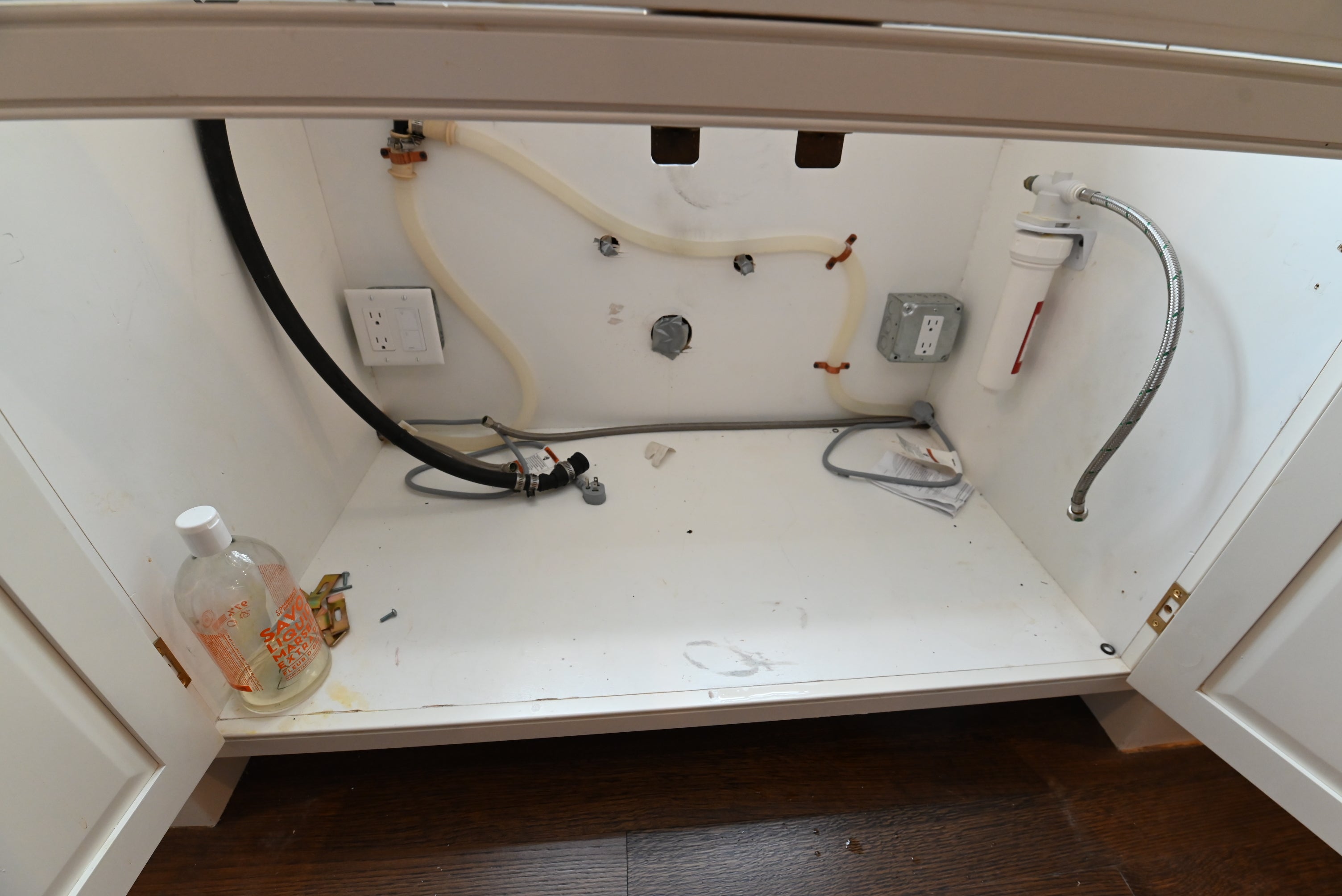 Prevo Transitional White Complete Kitchen Cabinets with Brown Wooden Island