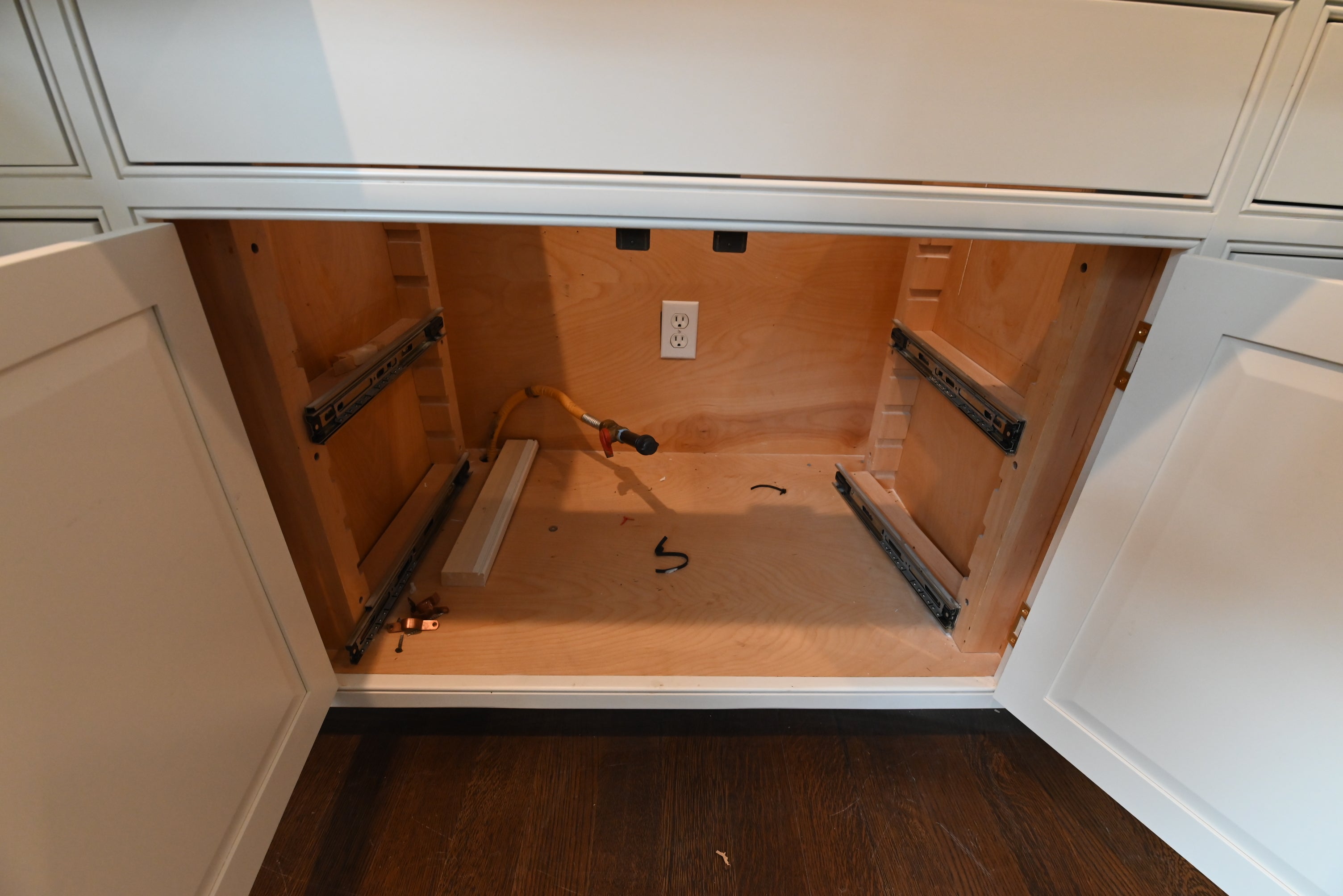 Prevo Transitional White Complete Kitchen Cabinets with Brown Wooden Island