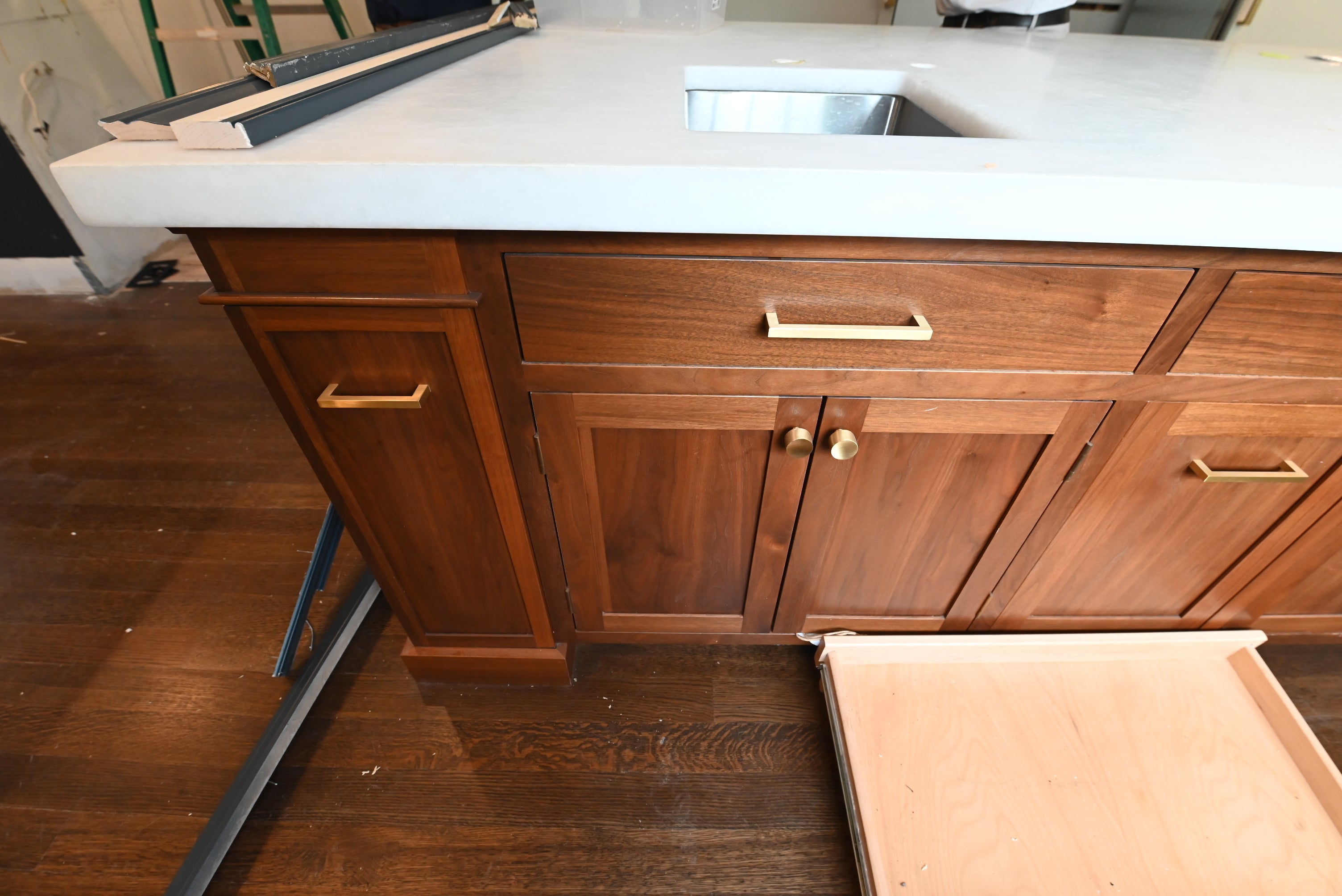 Prevo Transitional White Complete Kitchen Cabinets with Brown Wooden Island