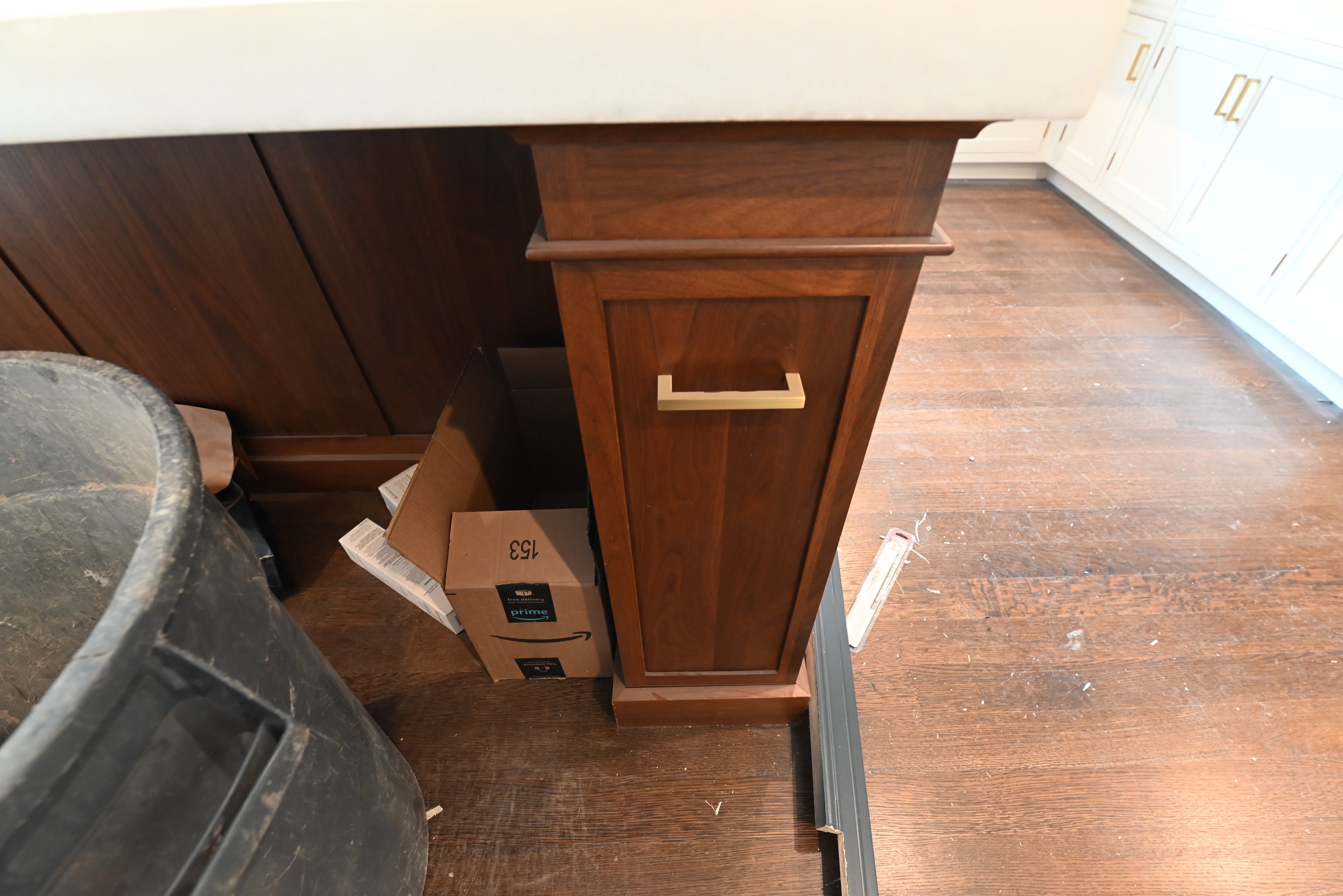 Prevo Transitional White Complete Kitchen Cabinets with Brown Wooden Island