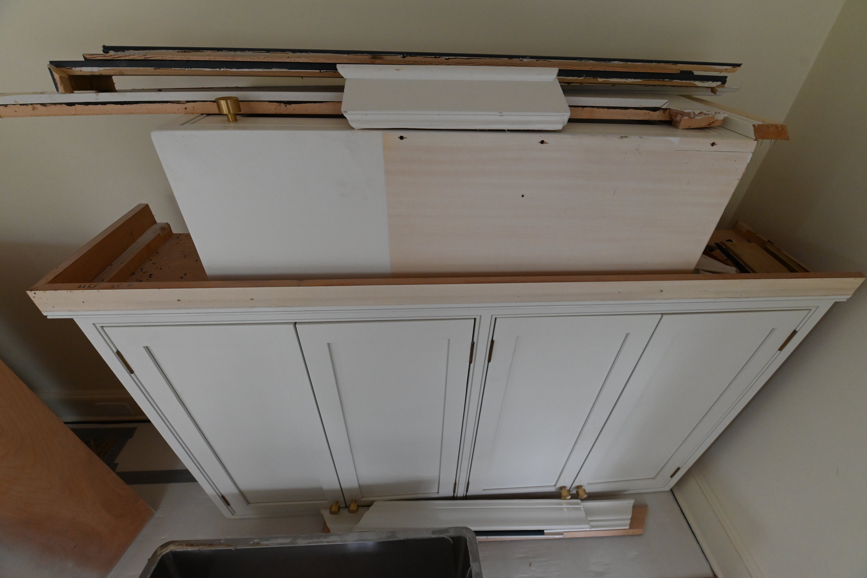 Prevo Transitional White Complete Kitchen Cabinets with Brown Wooden Island