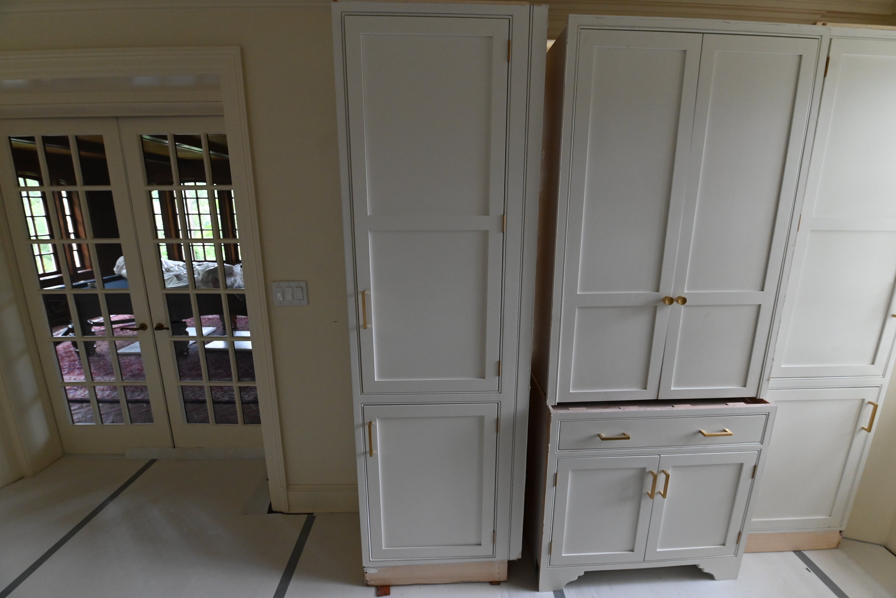 Prevo Transitional White Complete Kitchen Cabinets with Brown Wooden Island