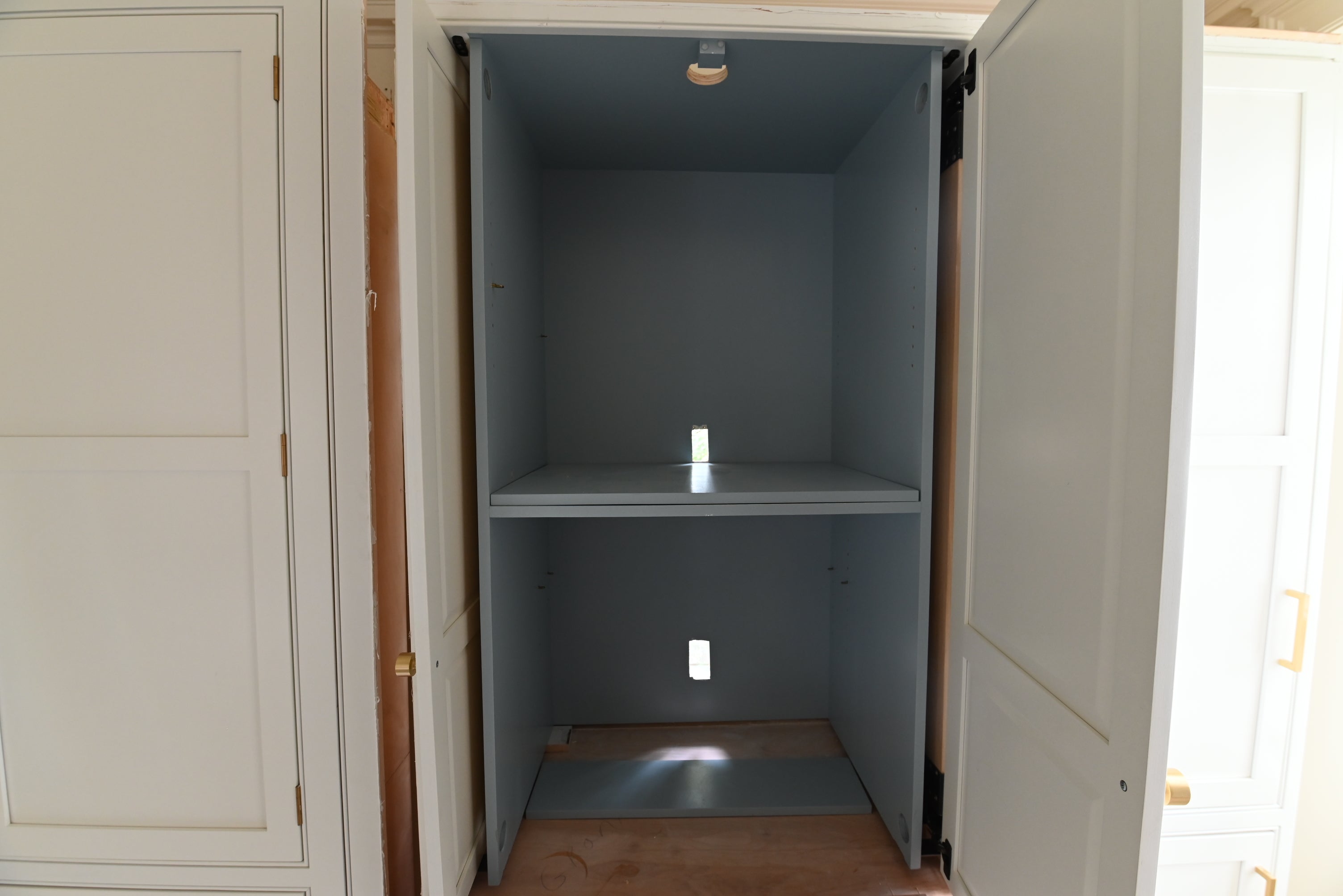 Prevo Transitional White Complete Kitchen Cabinets with Brown Wooden Island