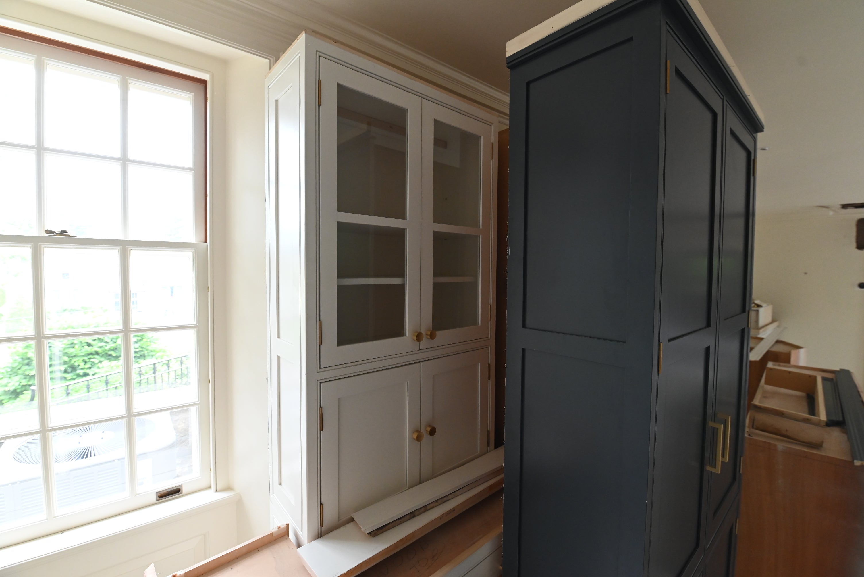 Prevo Transitional White Complete Kitchen Cabinets with Brown Wooden Island