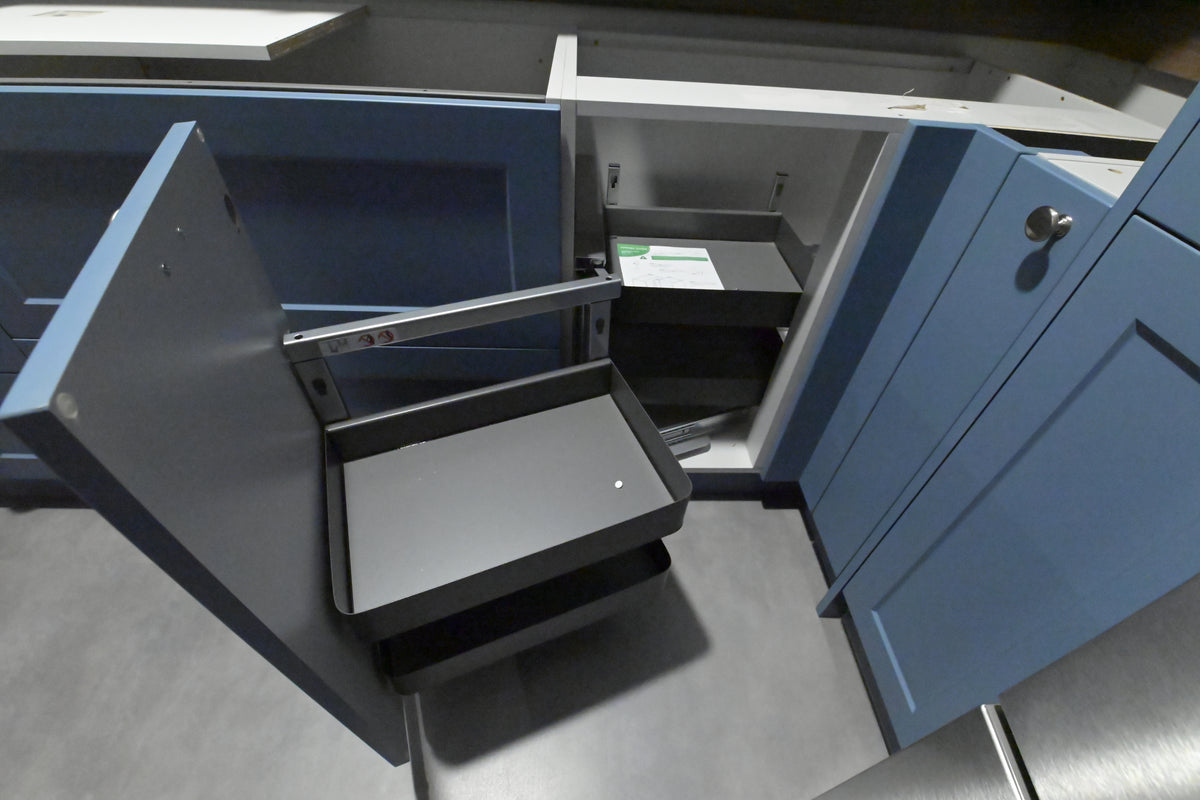 Wren Shaker Blue Matte Kitchen with Appliances
