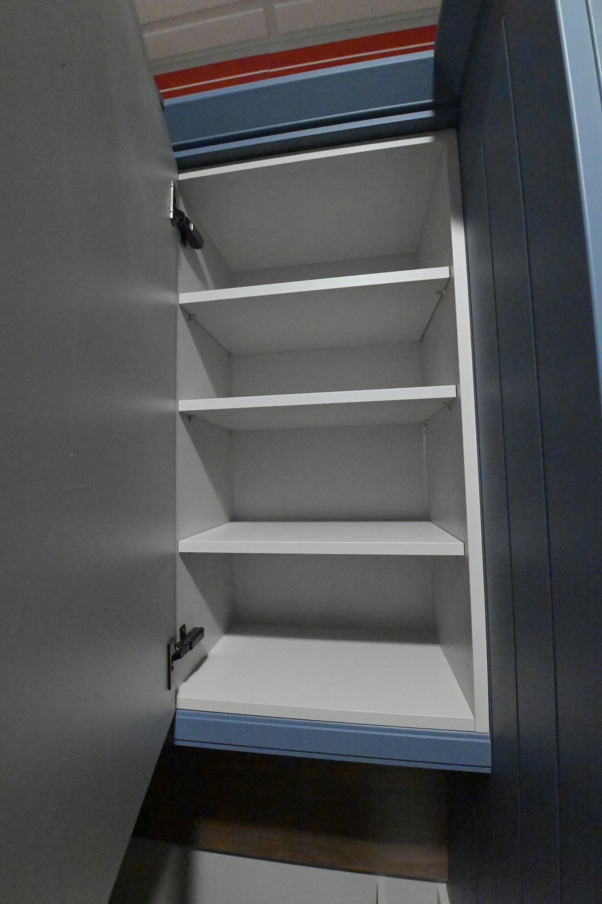 Wren Shaker Blue Matte Kitchen with Appliances
