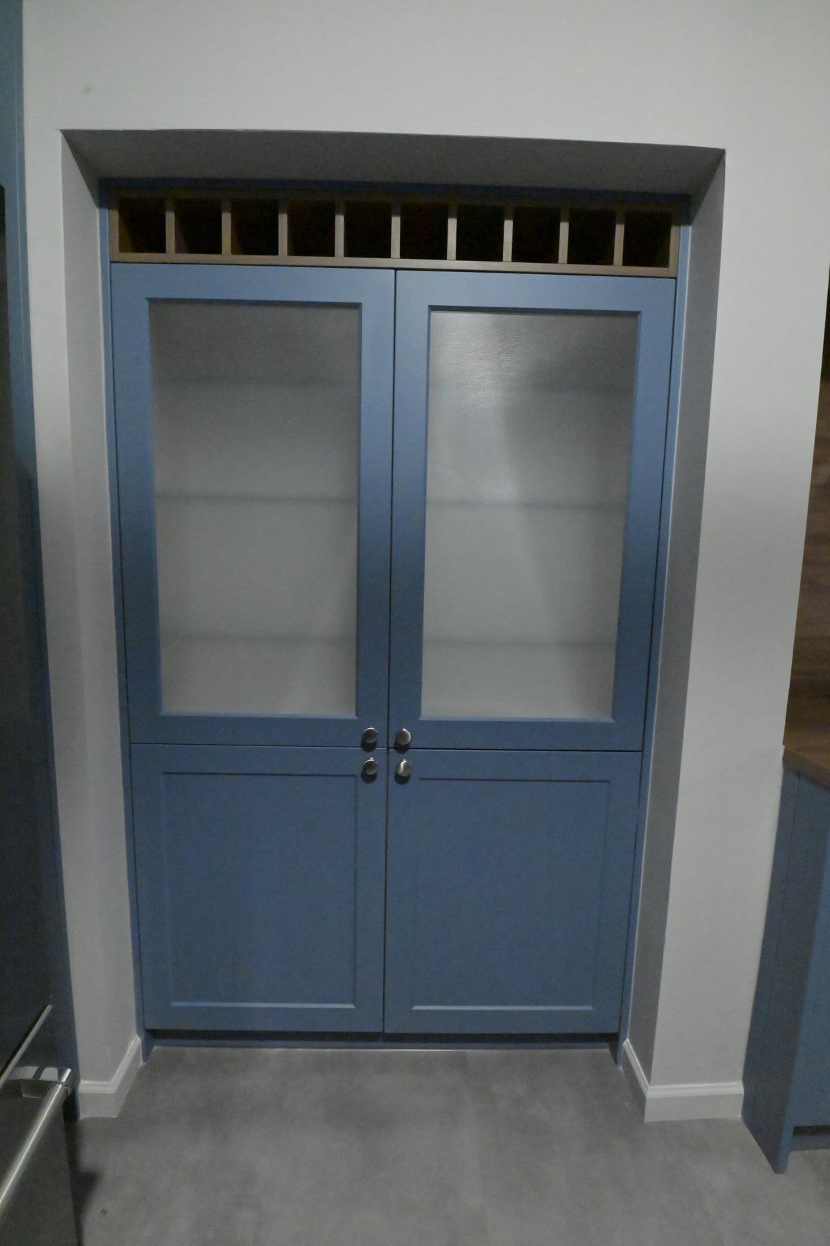 Wren Shaker Blue Matte Kitchen with Appliances