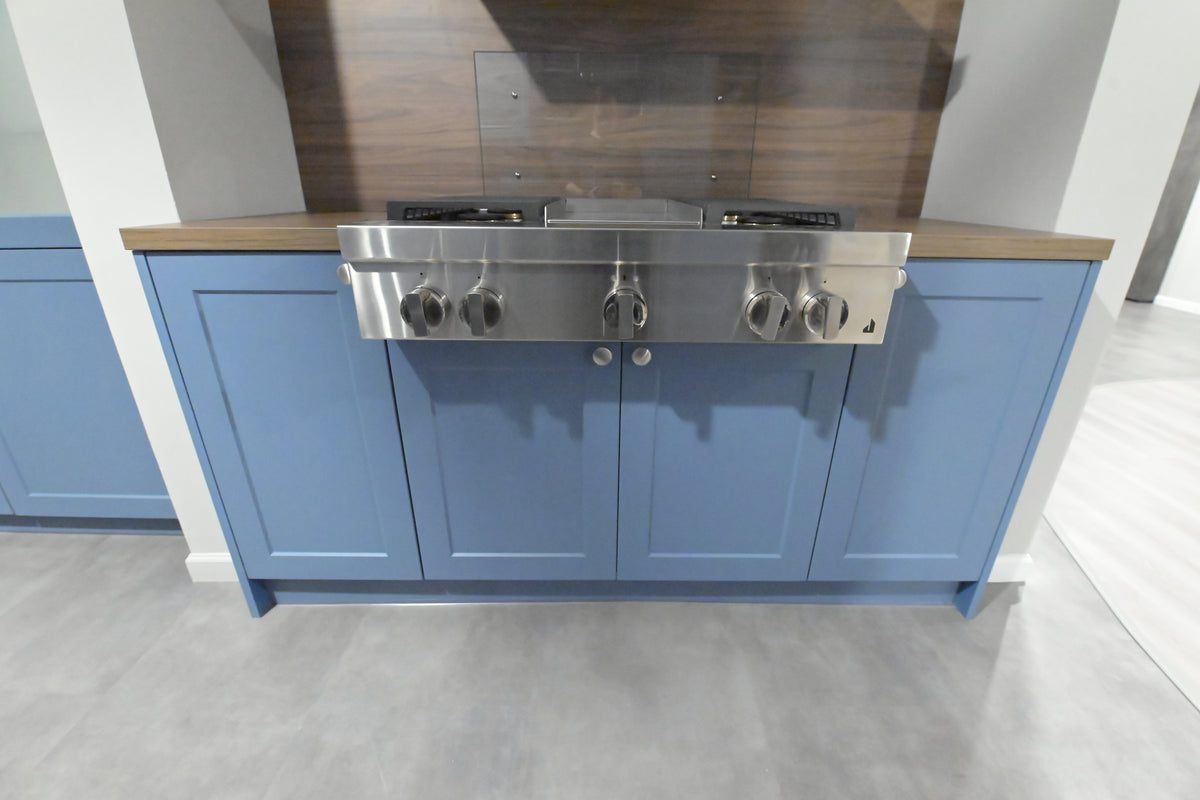 Wren Shaker Blue Matte Kitchen with Appliances
