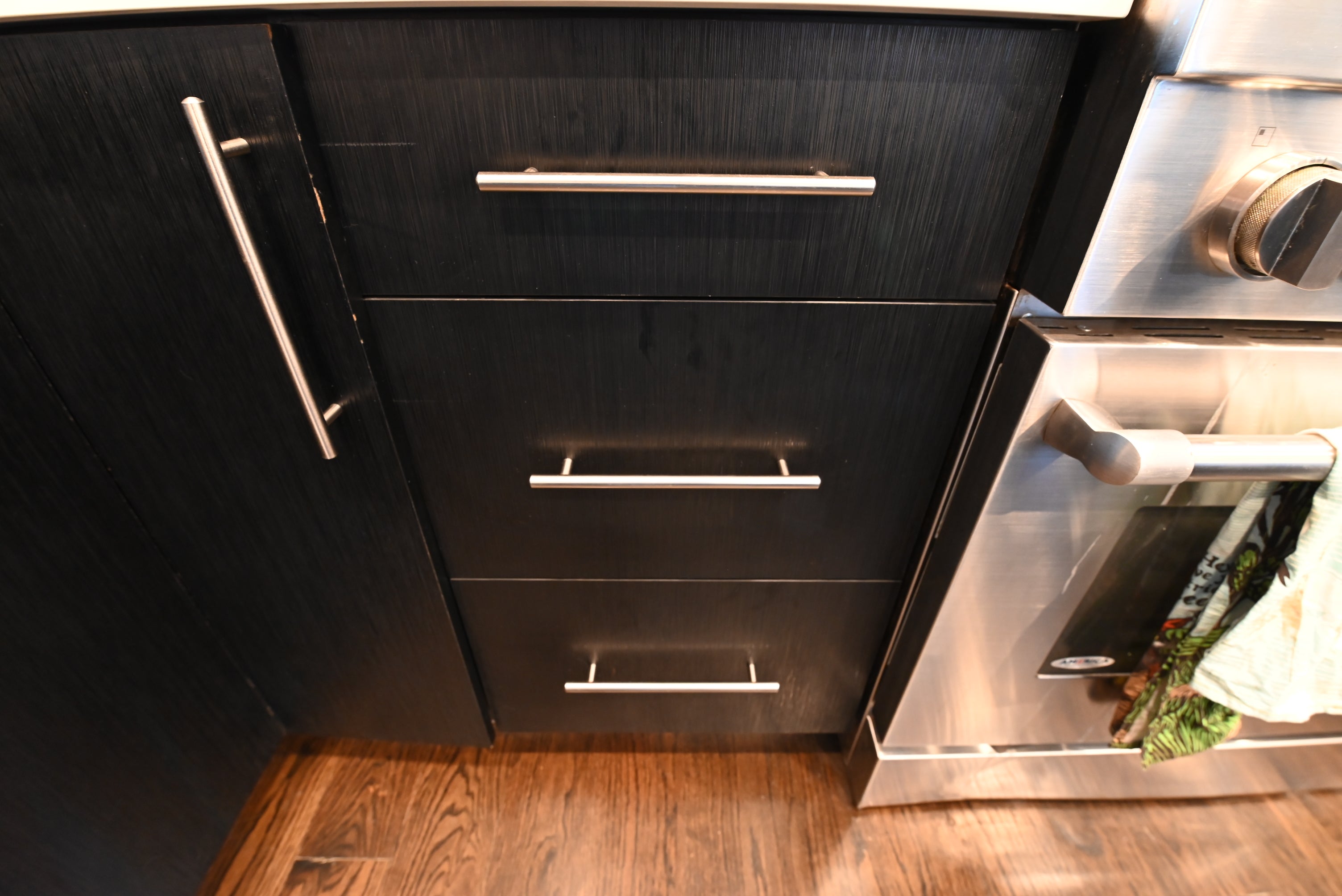 Dark Mocha Latte Modern Pre-Owned Kitchen