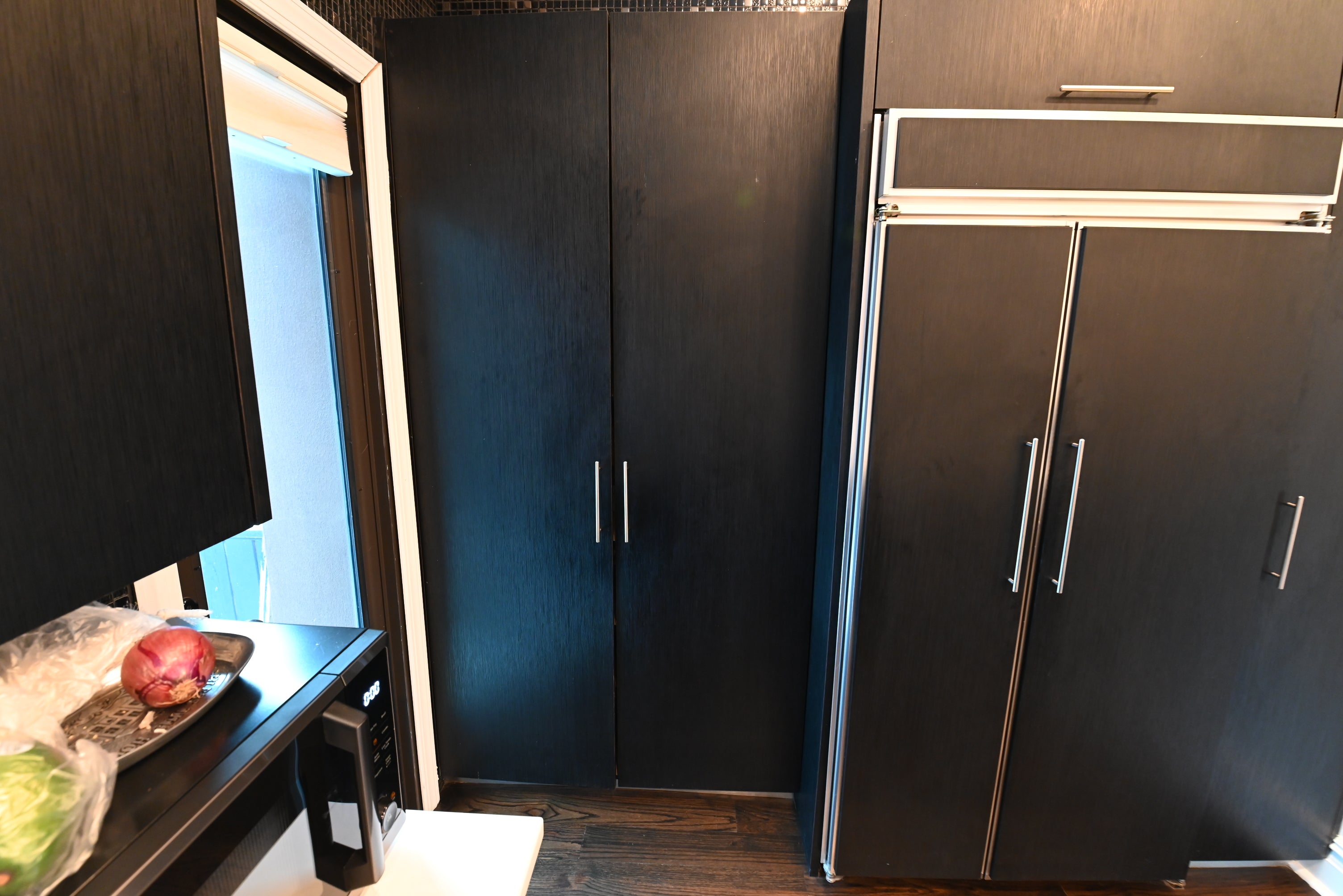 Dark Mocha Latte Modern Pre-Owned Kitchen