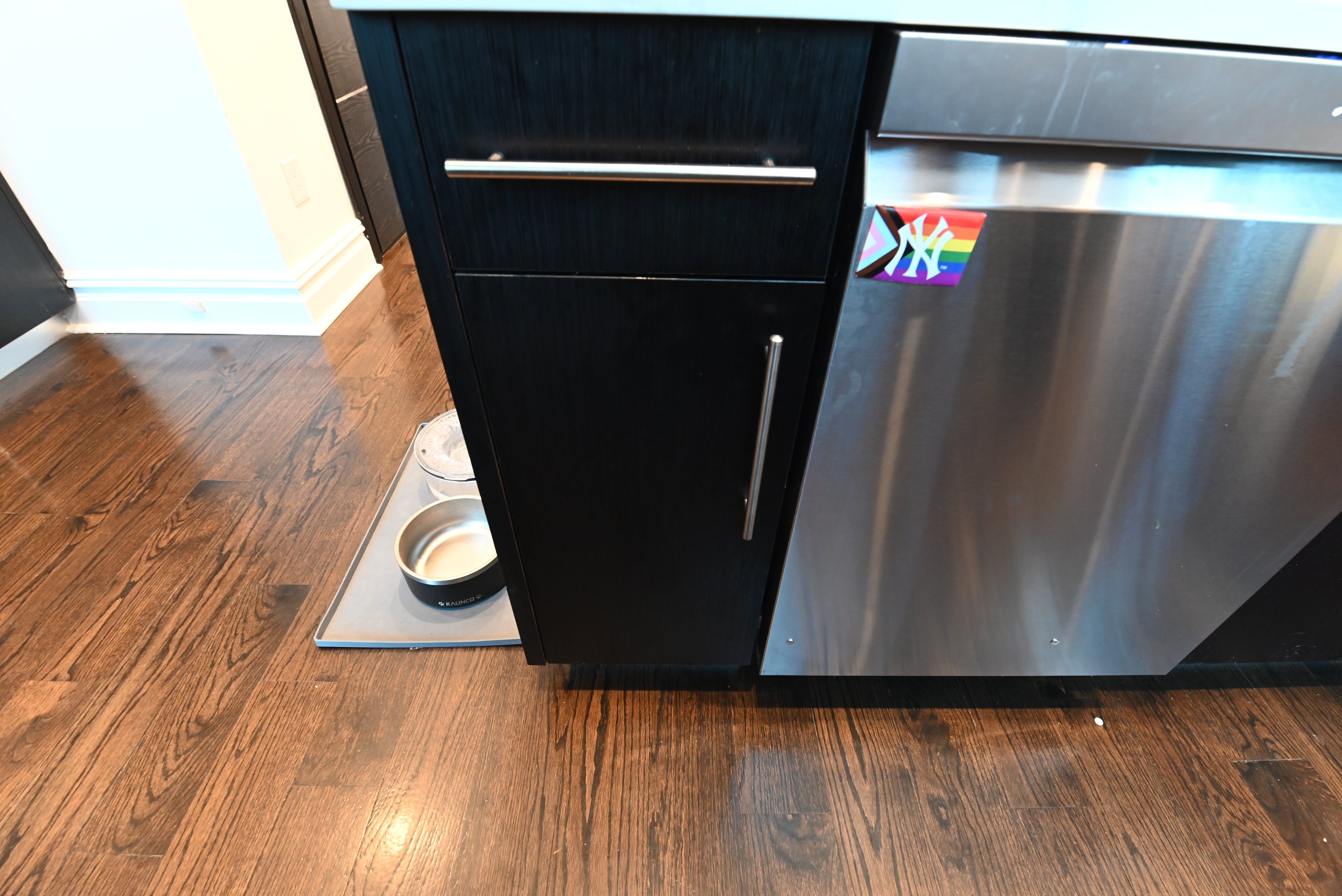 Dark Mocha Latte Modern Pre-Owned Kitchen