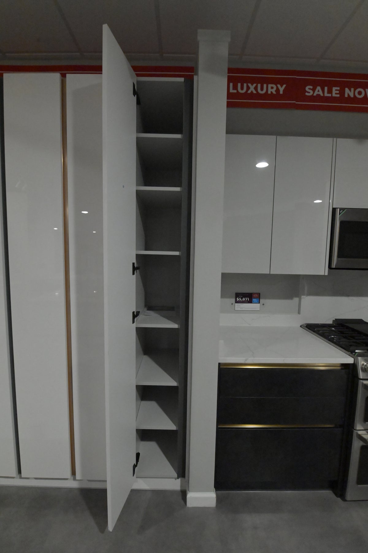 Wren Milano Ultra Black & White Kitchen