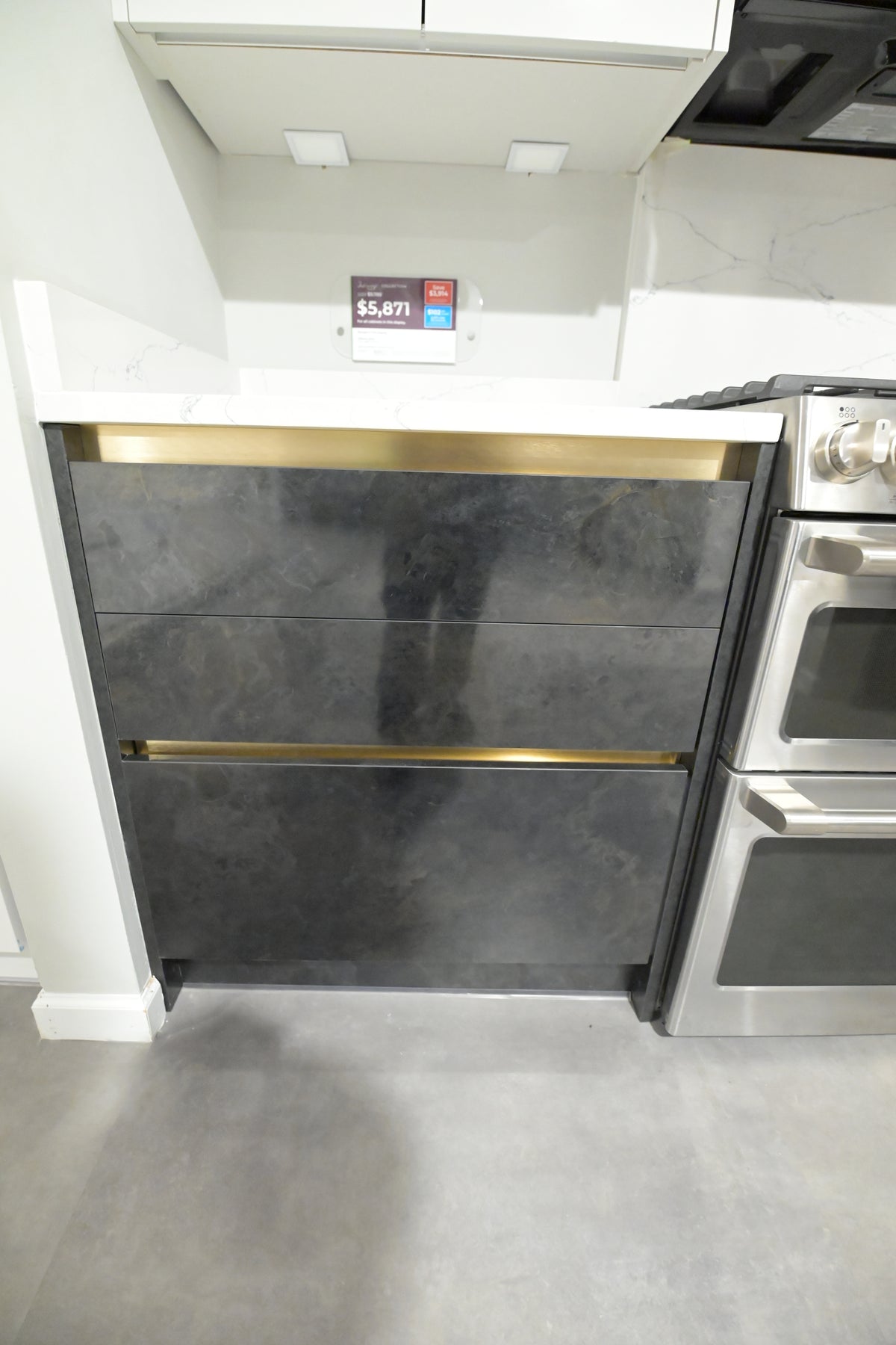 Wren Milano Ultra Black & White Kitchen