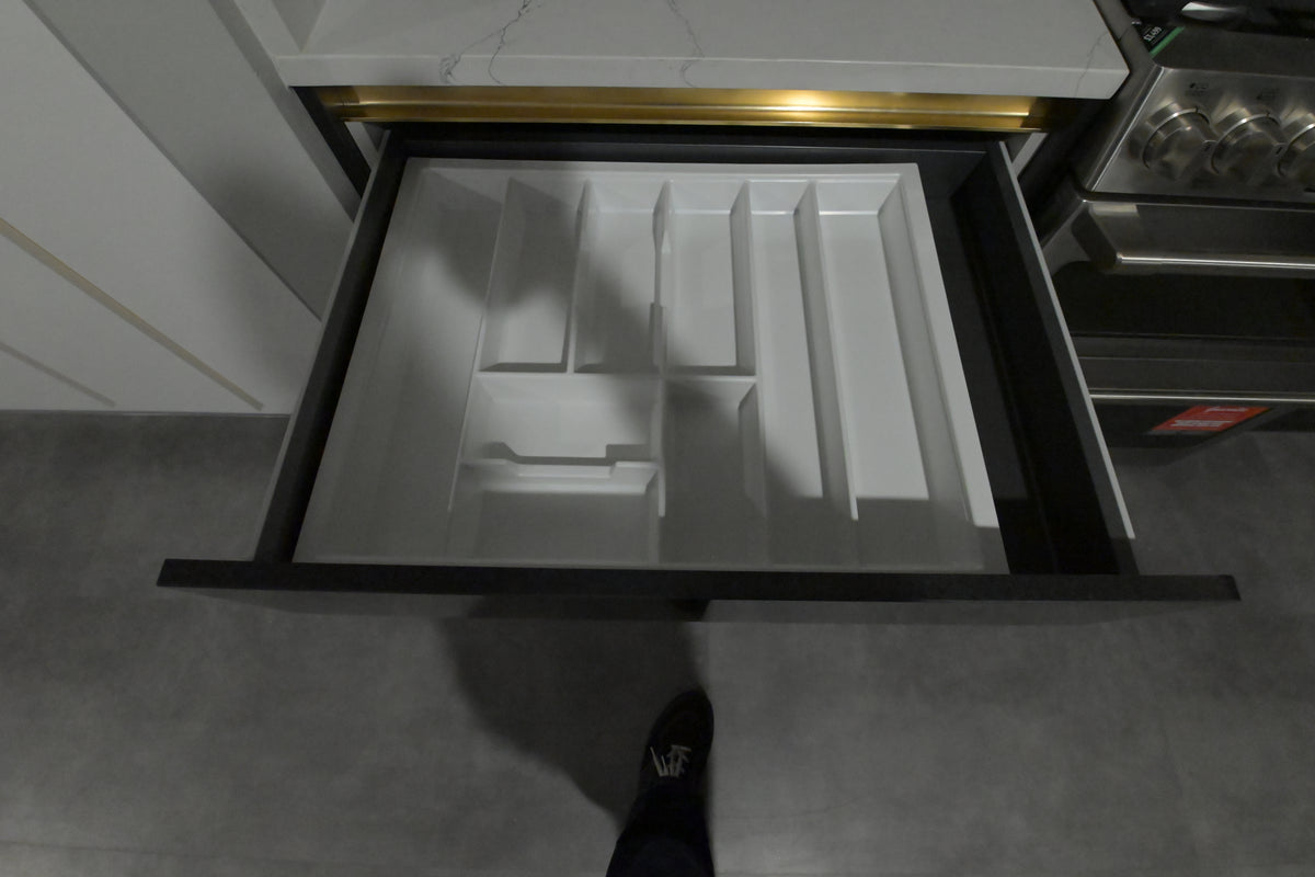 Wren Milano Ultra Black & White Kitchen