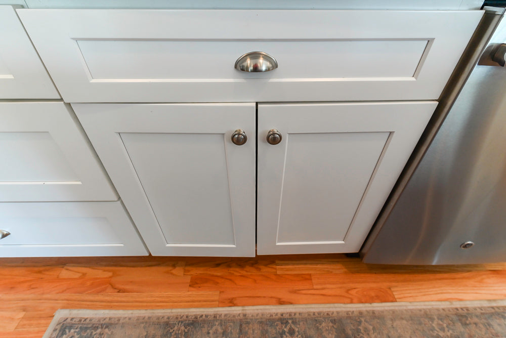 Cozy Charm: Traditional White Kitchen with Island & Appliance Package