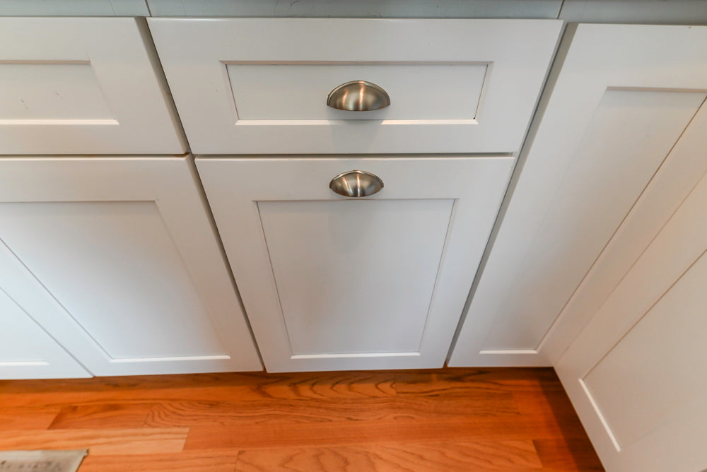 Cozy Charm: Traditional White Kitchen with Island & Appliance Package