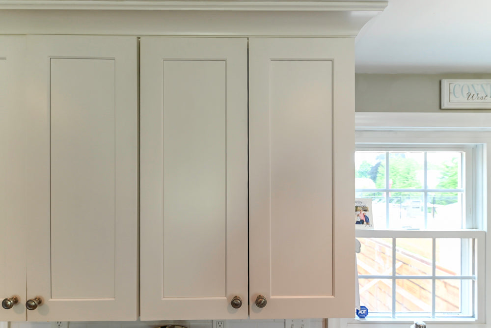 Cozy Charm: Traditional White Kitchen with Island & Appliance Package