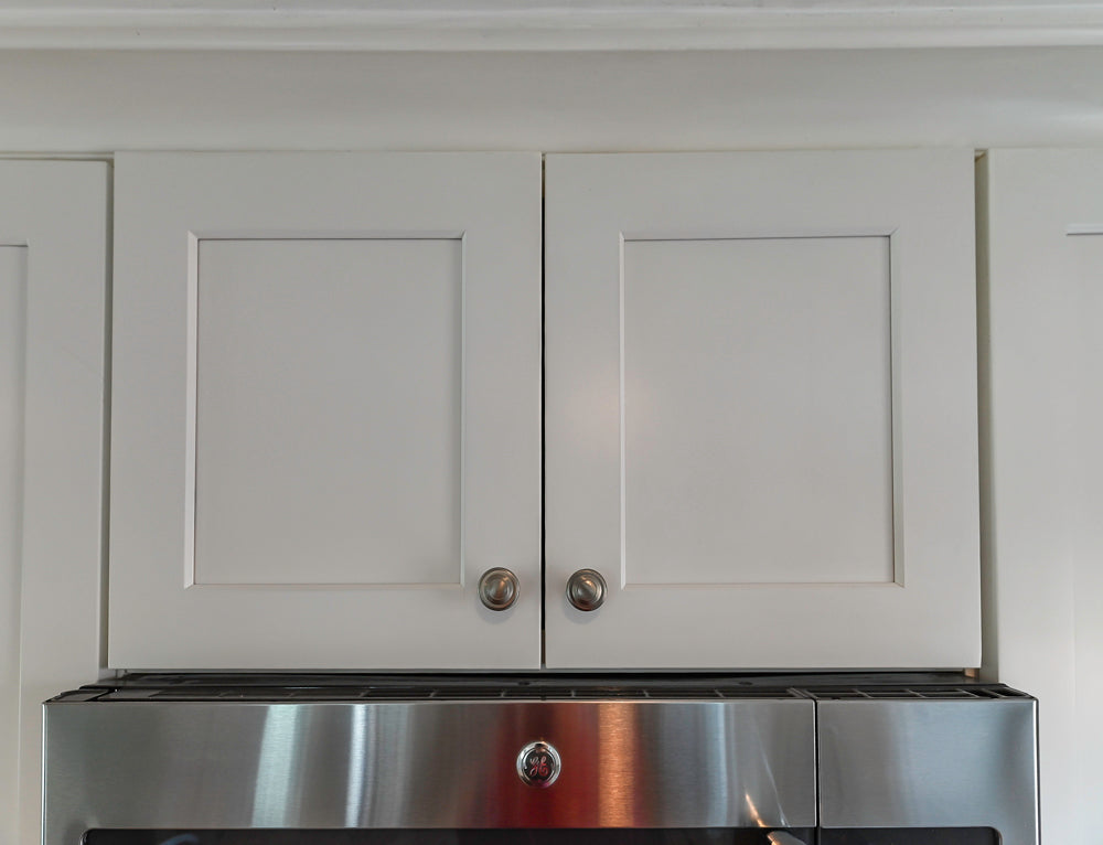 Cozy Charm: Traditional White Kitchen with Island & Appliance Package