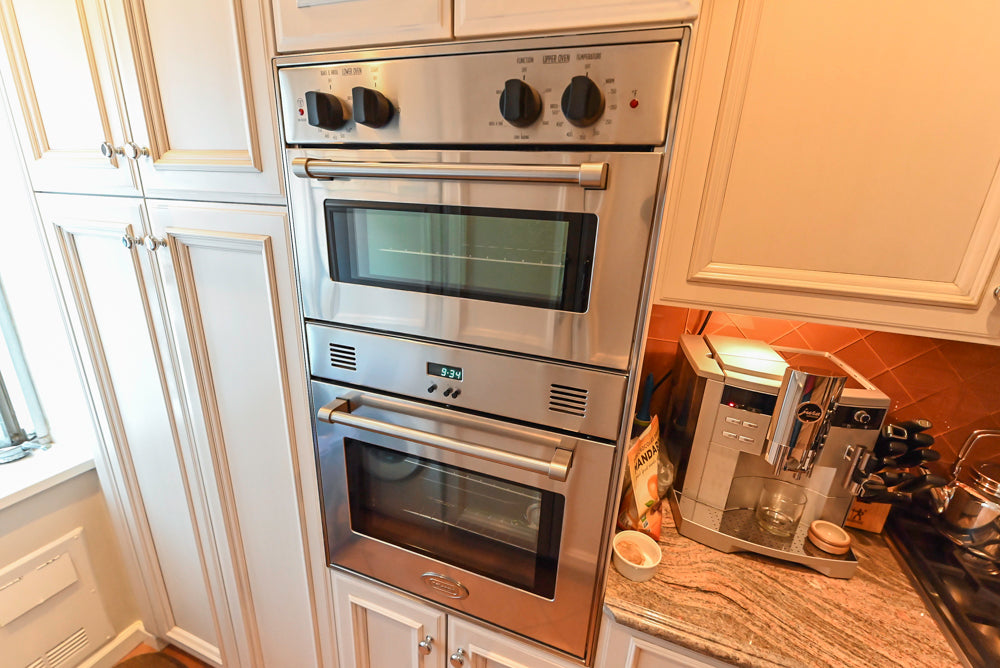 Wood-Mode Traditional Light Cream Pre-Owned Kitchen with Granite Countertops