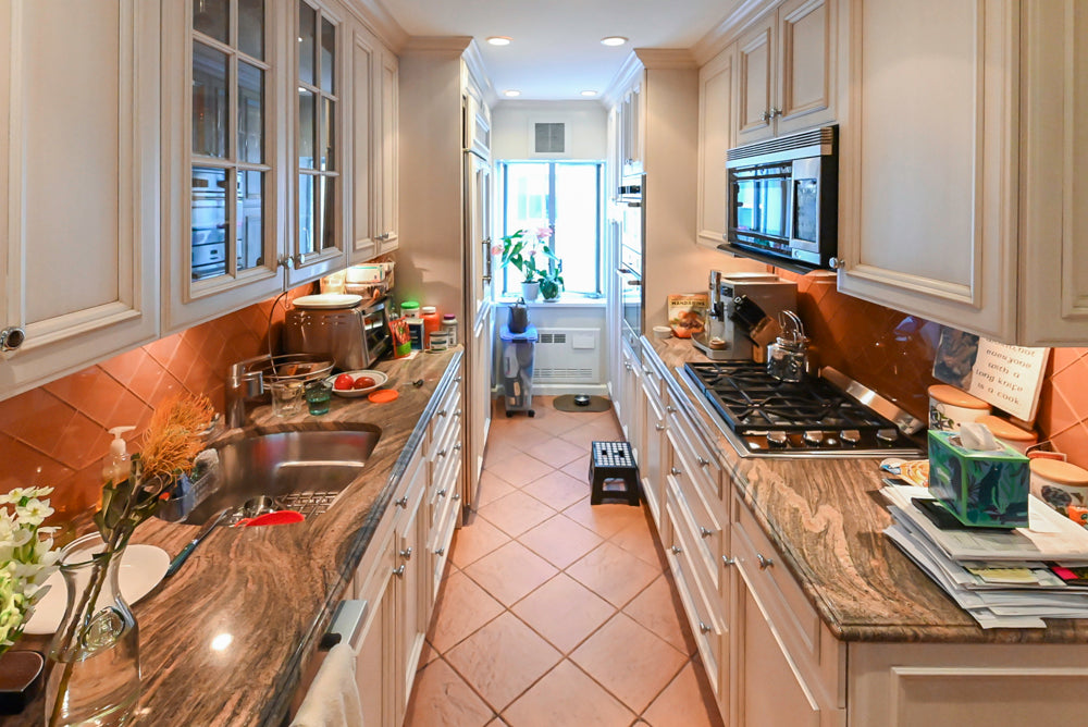 Wood-Mode Traditional Light Cream Pre-Owned Kitchen with Granite Countertops