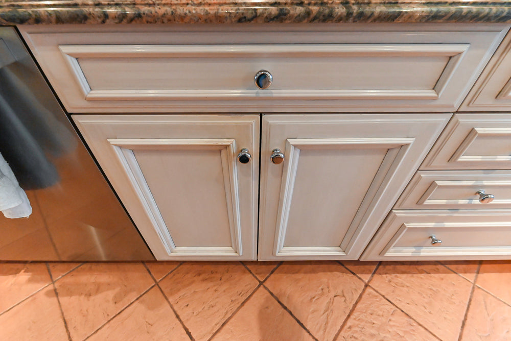 Wood-Mode Wonder: Traditional Light Cream Kitchen with Granite Countertops