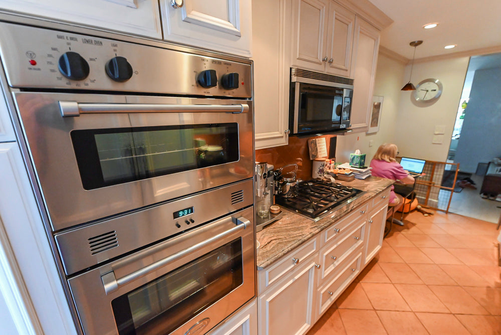 Wood-Mode Traditional Light Cream Pre-Owned Kitchen with Granite Countertops