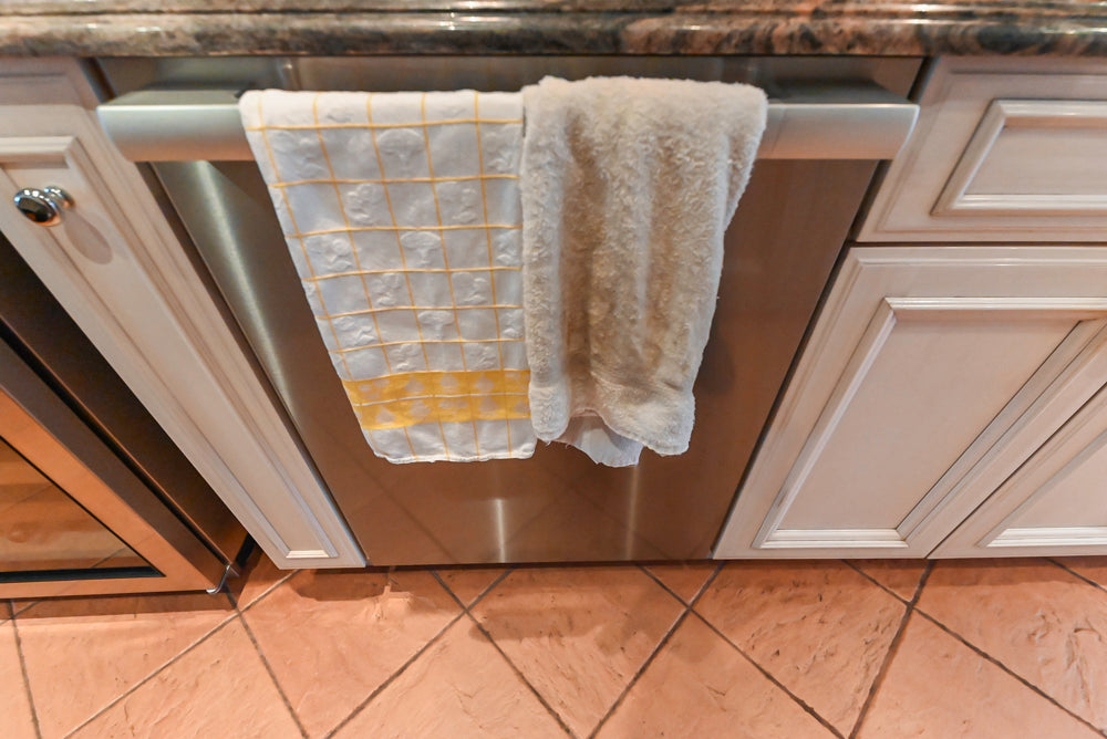 Wood-Mode Traditional Light Cream Pre-Owned Kitchen with Granite Countertops