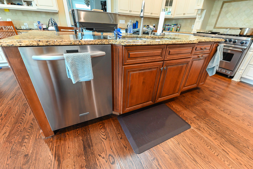 Oh My Omega Traditional White Pre-Owned Kitchen with Island, Desk Area and Appliances
