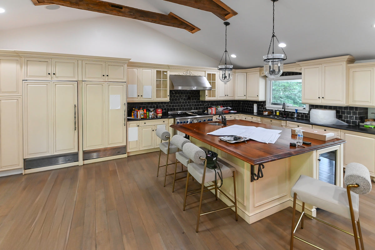 Brookhaven Traditional Cream Pre-Owned Kitchen with Island, Granite Countertops and Appliances