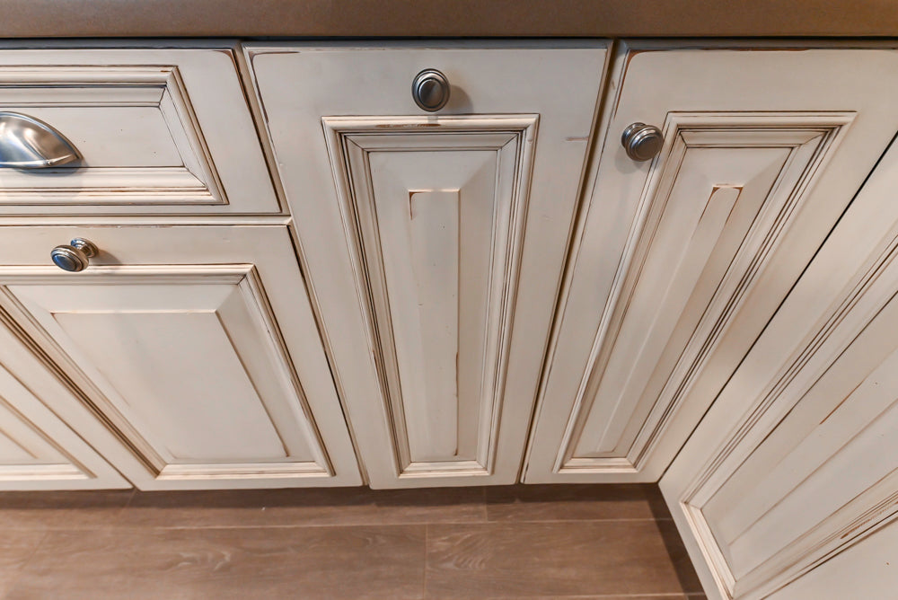 Ultimate Ultracraft: Traditional Cream Kitchen with Island & Appliances