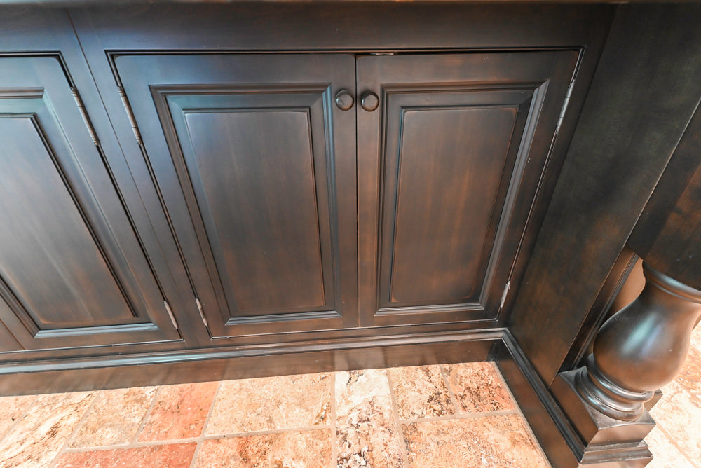 Heirloom Heritage: Traditional Off-White Kitchen with Island & Appliances