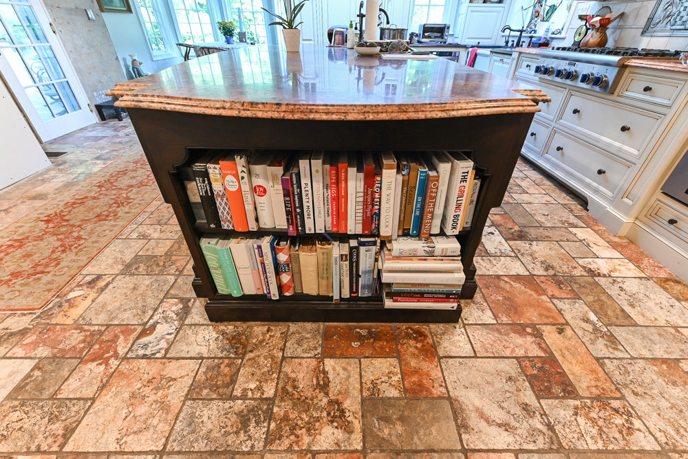 Heirloom Traditional Off-White Pre-Owned Kitchen with Island and Appliances