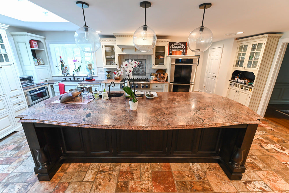 Heirloom Traditional Off-White Pre-Owned Kitchen with Island and Appliances