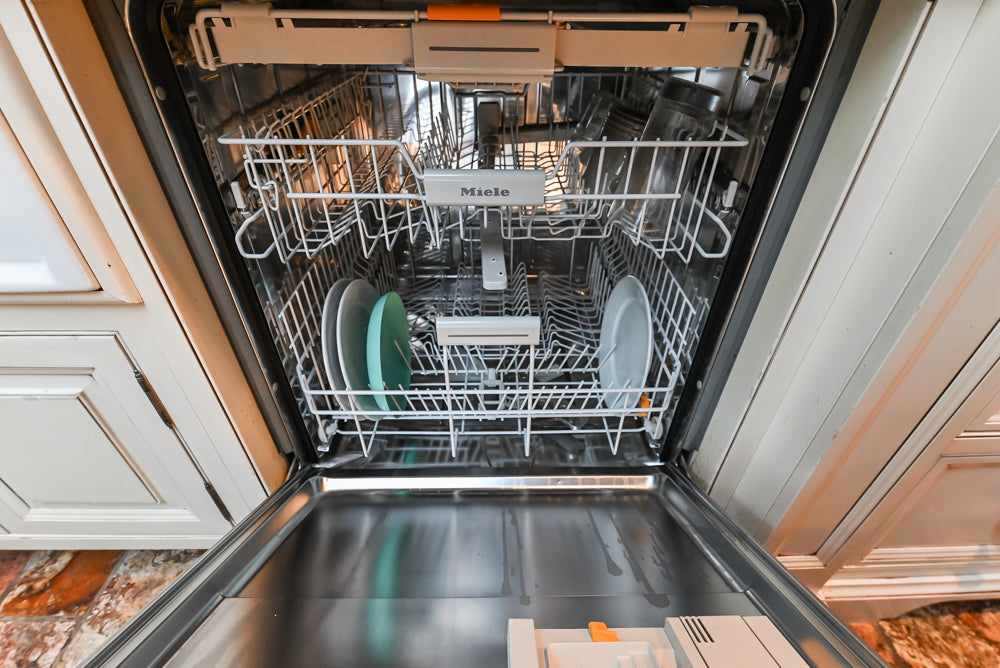 Heirloom Heritage: Traditional Off-White Kitchen with Island & Appliances