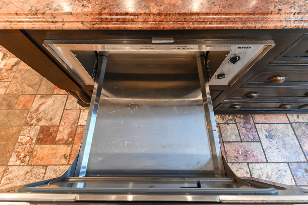 Heirloom Heritage: Traditional Off-White Kitchen with Island & Appliances