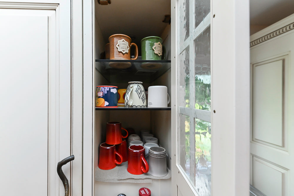 Heirloom Heritage: Traditional Off-White Kitchen with Island & Appliances