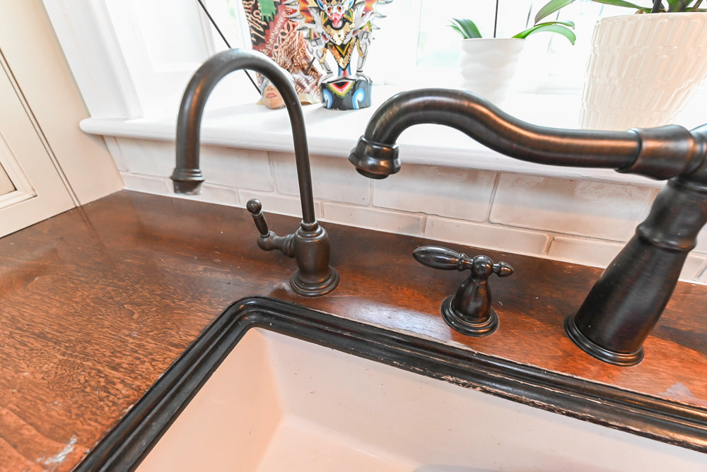 Heirloom Heritage: Traditional Off-White Kitchen with Island & Appliances