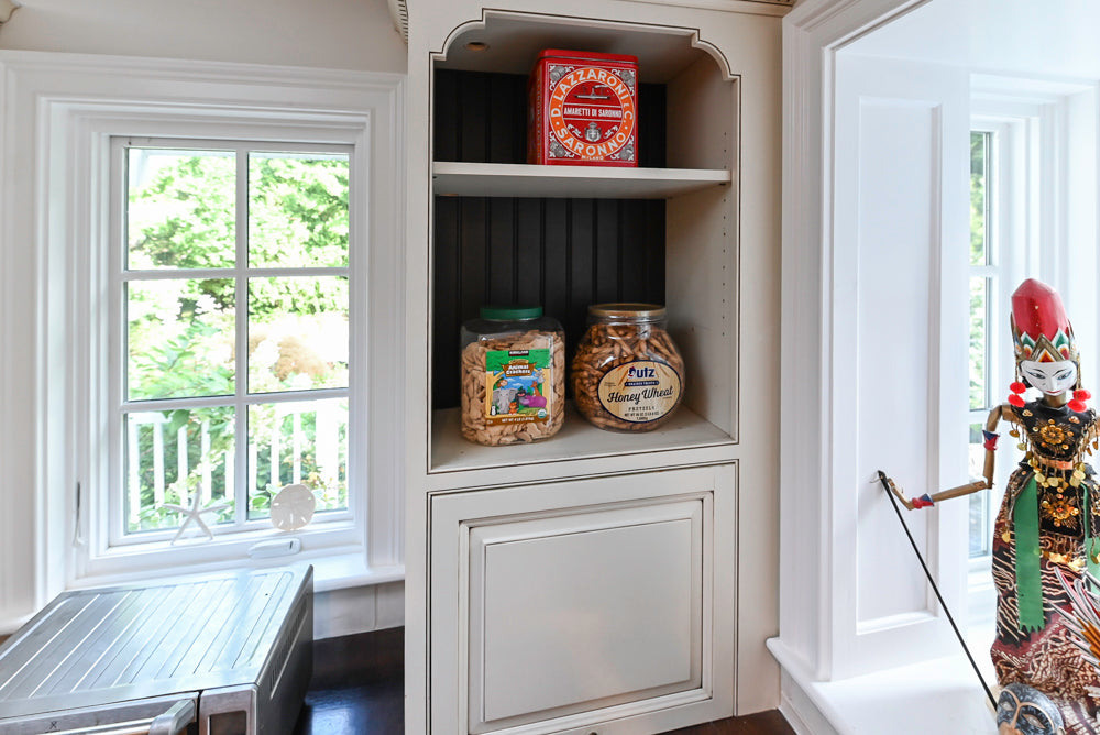 Heirloom Heritage: Traditional Off-White Kitchen with Island & Appliances