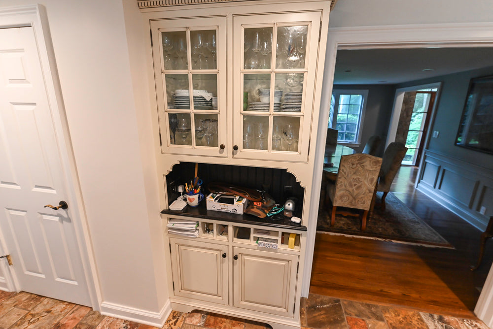 Heirloom Heritage: Traditional Off-White Kitchen with Island & Appliances