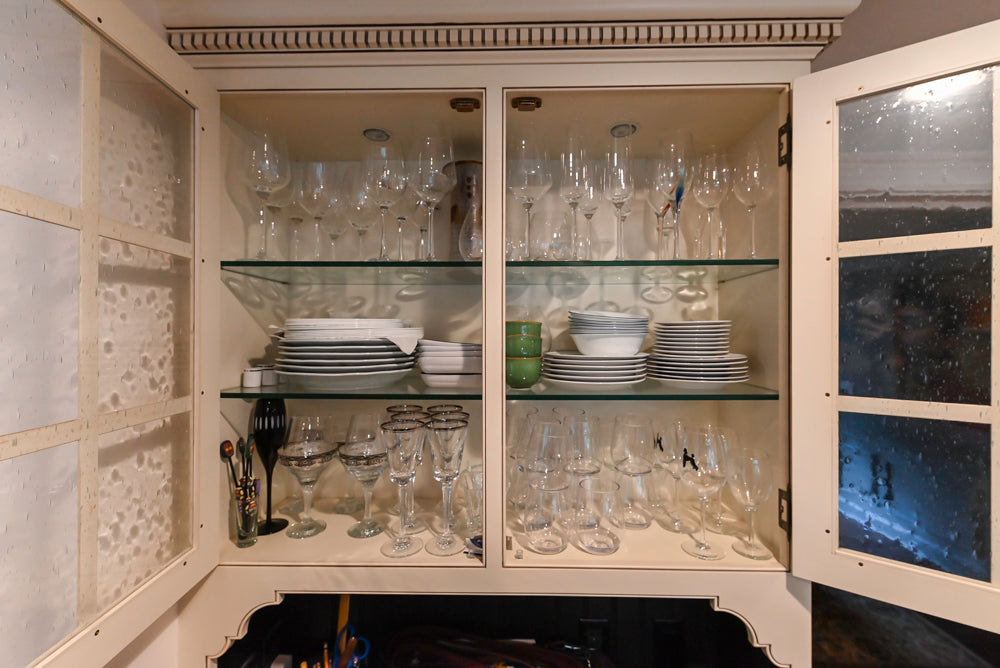 Heirloom Heritage: Traditional Off-White Kitchen with Island & Appliances