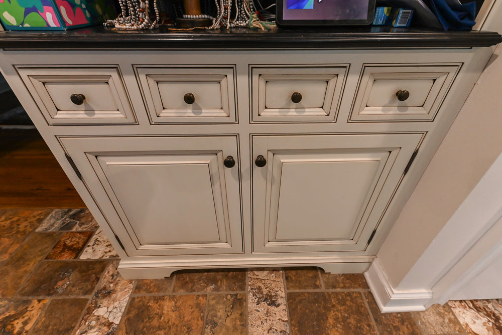 Heirloom Heritage: Traditional Off-White Kitchen with Island & Appliances