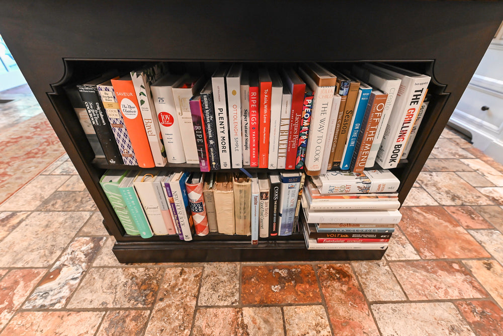 Heirloom Heritage: Traditional Off-White Kitchen with Island & Appliances
