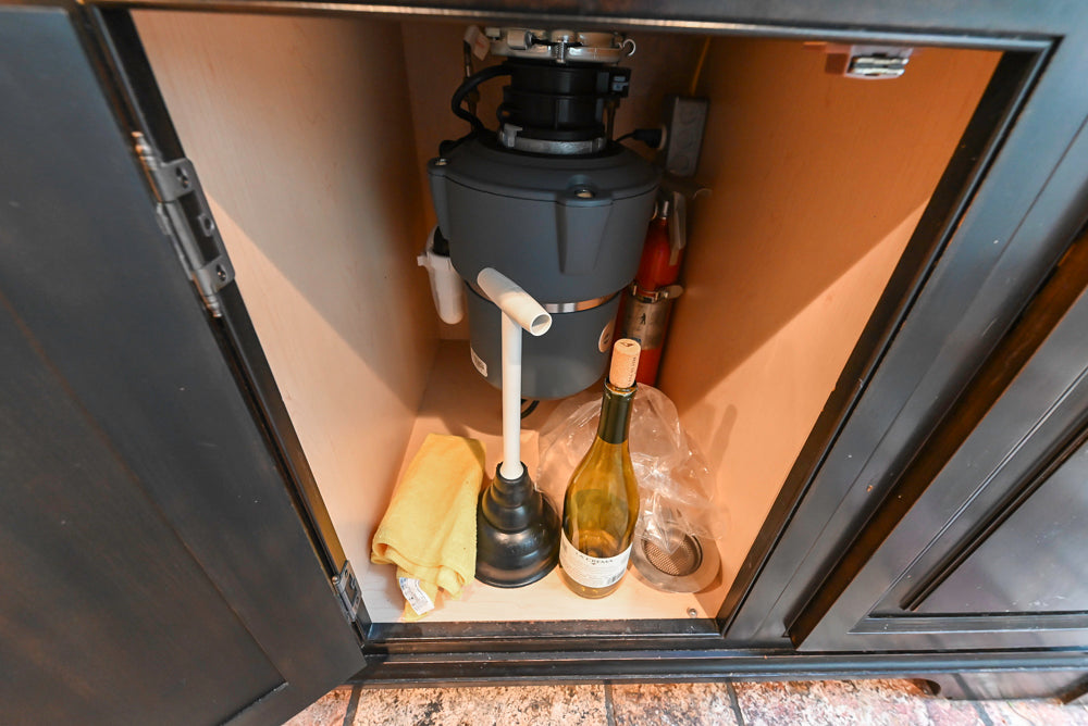 Heirloom Heritage: Traditional Off-White Kitchen with Island & Appliances