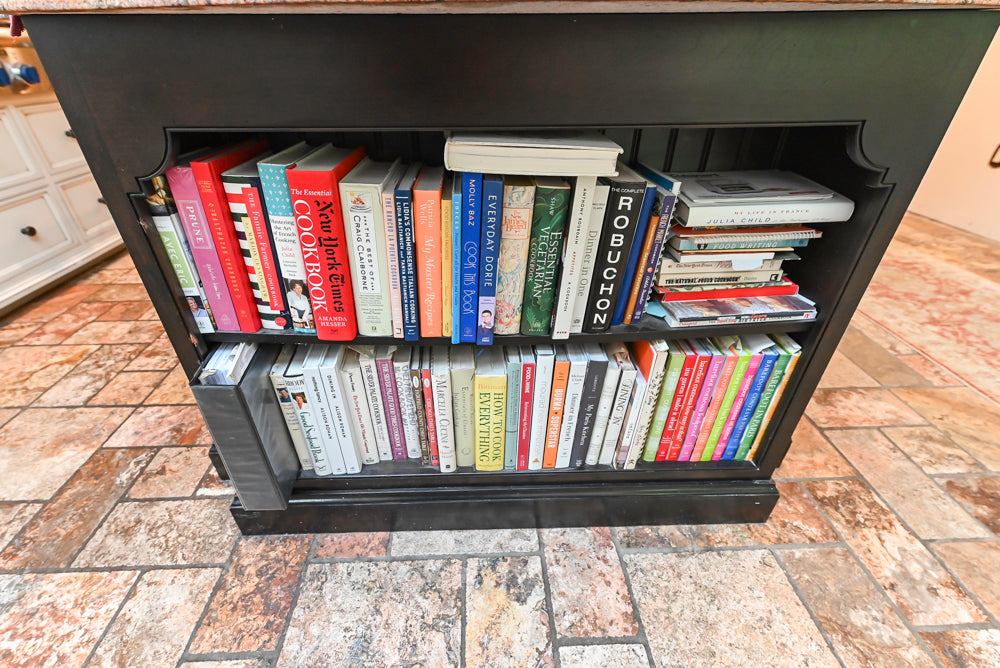 Heirloom Heritage: Traditional Off-White Kitchen with Island & Appliances