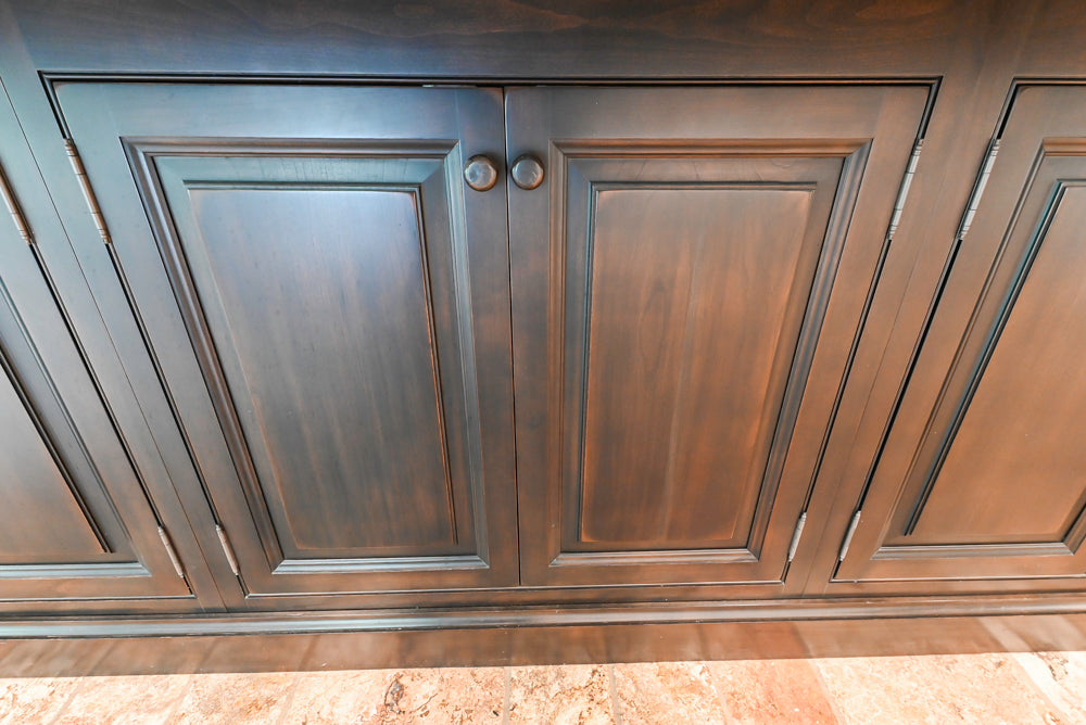 Heirloom Heritage: Traditional Off-White Kitchen with Island & Appliances