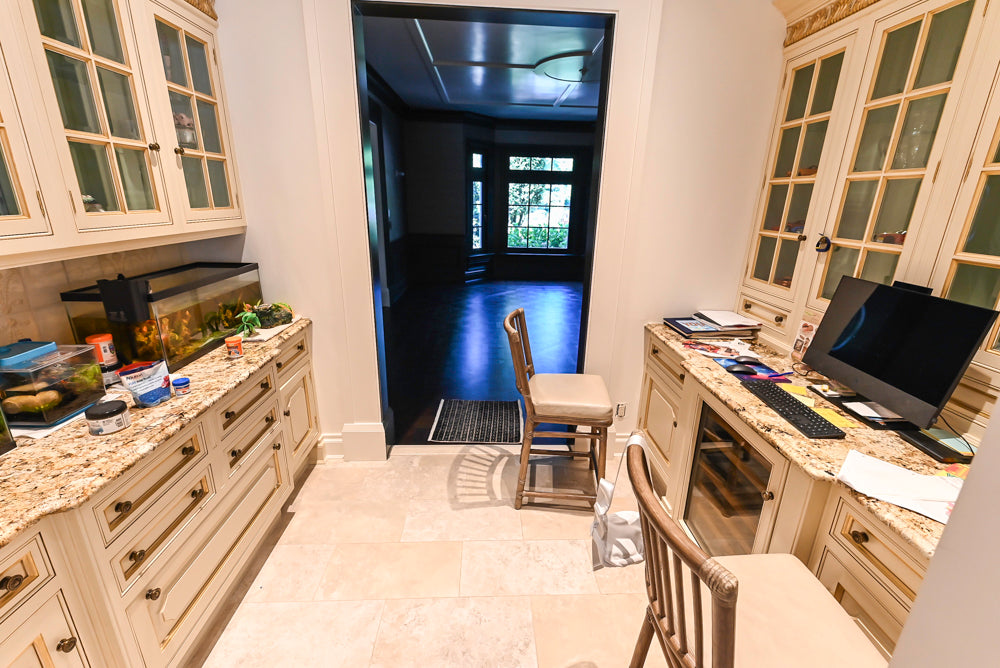 Clive Christian Regency Traditional Cream Kitchen with Pantry & Appliances