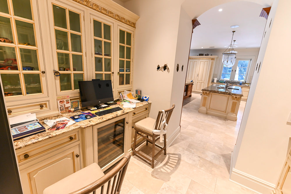 Clive Christian Regency Traditional Cream Kitchen with Pantry & Appliances
