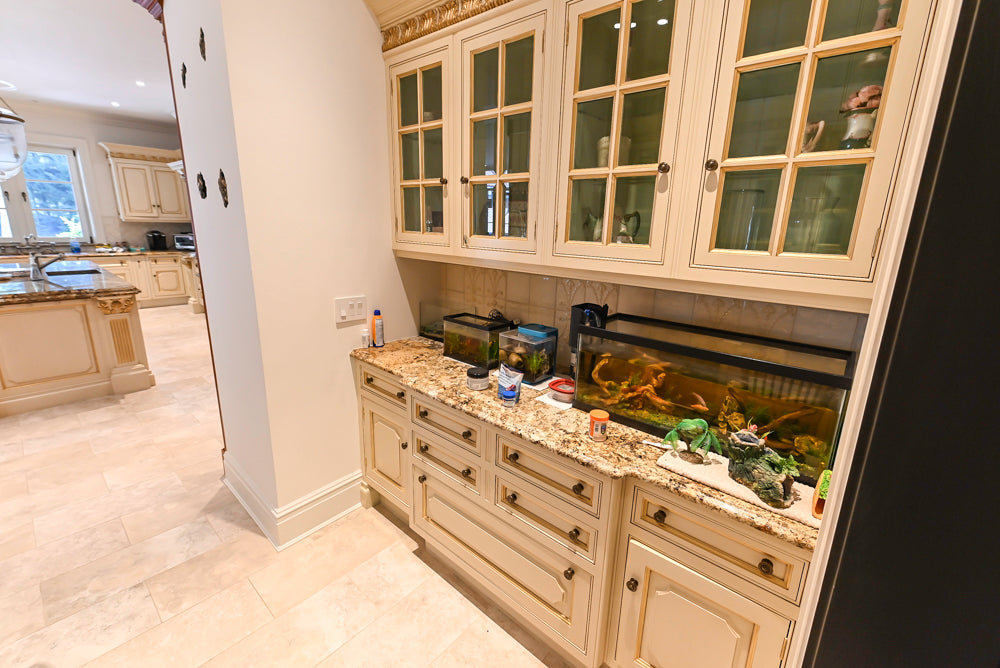 Clive Christian Regency Traditional Cream Kitchen with Pantry & Appliances