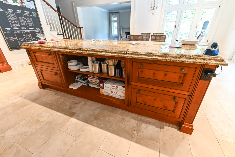 Clive Christian Regency Traditional Cream Kitchen with Pantry & Appliances