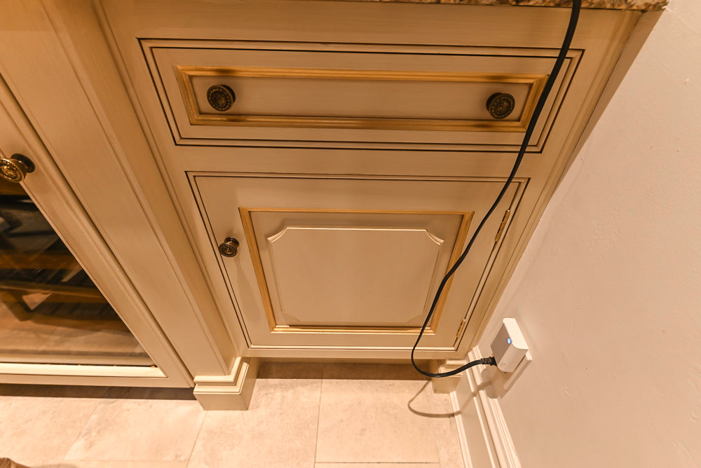 Clive Christian Regency Traditional Cream Kitchen with Pantry & Appliances